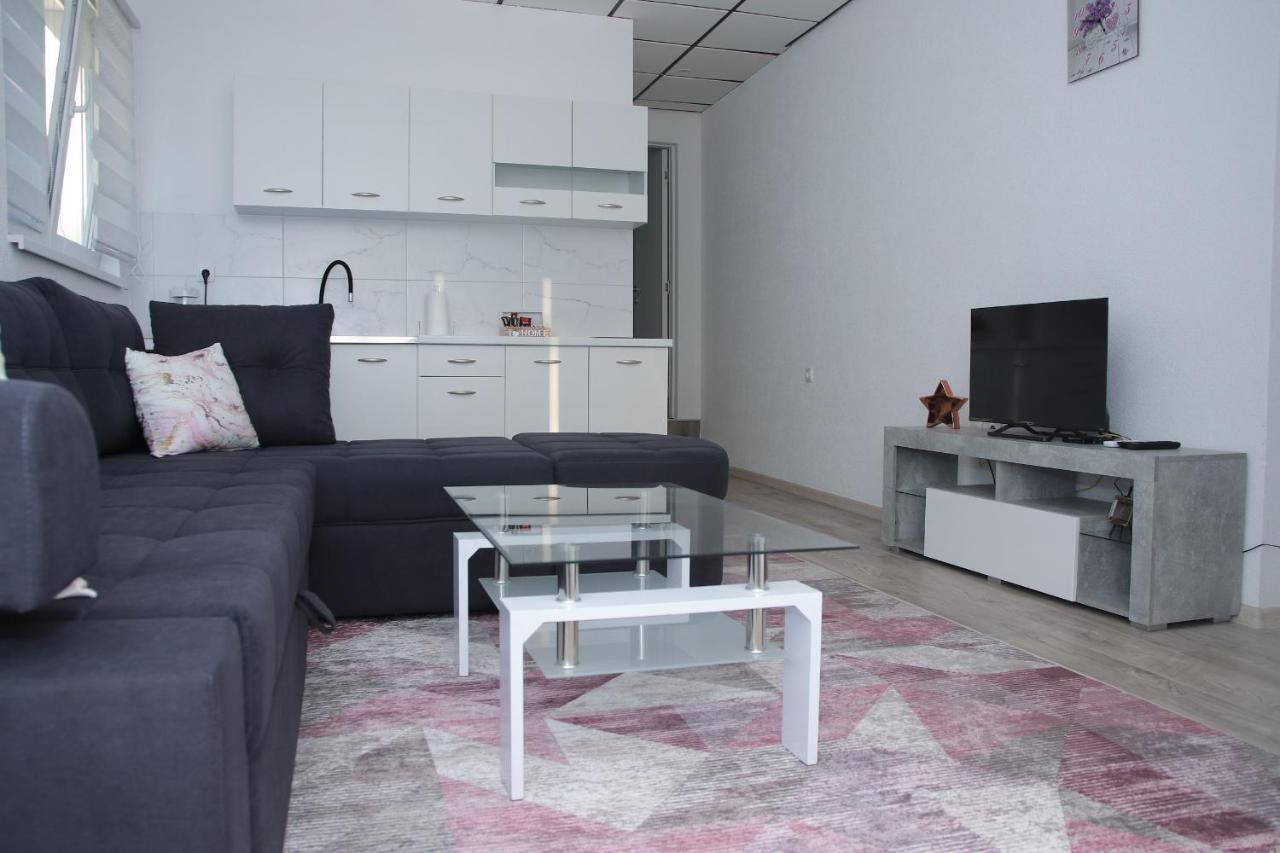 Apartmani Golub リヴノ エクステリア 写真