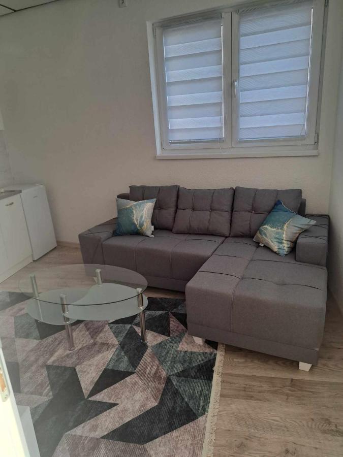 Apartmani Golub リヴノ エクステリア 写真
